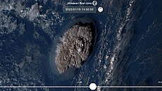 Satelitní záběr erupce podmořského vulkánu Hunga Tonga - Hunga Ha’apai. (15....