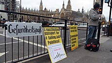 Protest proti okování ve Velké Británii. (13. prosince 2021)
