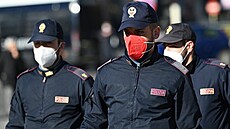 Italští policisté hlídkují v Římě. (14. ledna 2022)