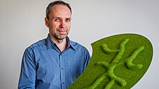 Viktor Tóth s man�elkou vymysleli speciální ko�enové koberce, které slou�í u...