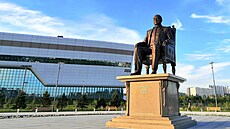 Pomník prvního kazašského prezidenta Nursultana Nazarbajeva v hlavním městě...