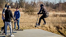 Většinu času tráví v českobudějovickém skateparku 4Dvory mladíci s koloběžkami.