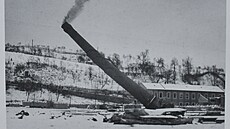 Demolice komína Štěpánkovy továrny v roce 1935