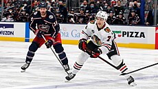 Český obránce Jakub Galvas prožil premiéru v NHL za Chicago Blackhawks.