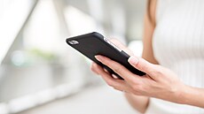 Moderní technika v podob� mobil� umí být zrádná, návyková. Namísto posedávání s...