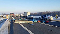 Frekventovanou silnici I/35 zasypaly u Janova na Svitavsku propan-butanové...
