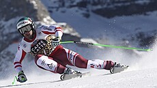 Rakouský lyžař Vincent Kriechmayr na trati sjezdu ve Wengenu