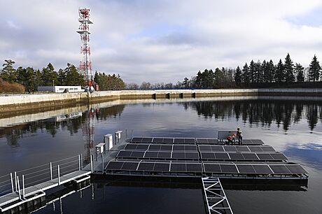 Energetická spolenost EZ pedstavila první plovoucí fotovoltaickou elektrárnu...