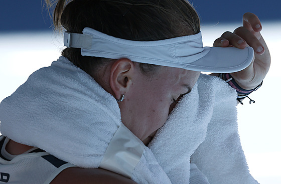 Vyerpaná Barbora Krejíková ve tvrtfinále Australian Open