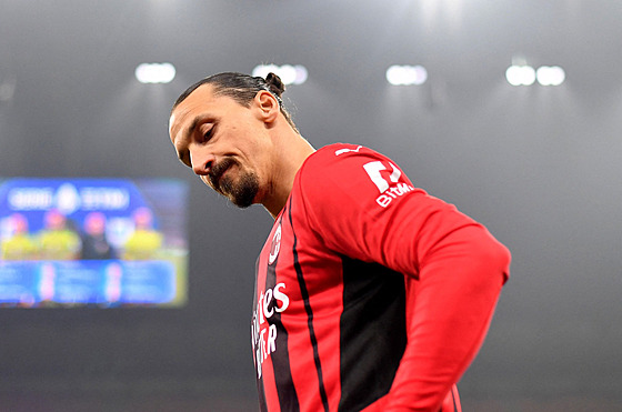 Zlatan Ibrahimovi z AC Milán ped zaátkem zápasu proti Juventusu.