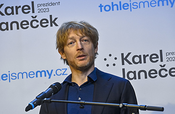 Karel Jane�ek oznámil kandidaturu na Hrad.