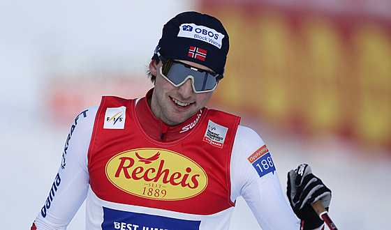 Norský sdruená Jarl Magnus Riiber se usmívá po triumfu v Seefeldu.