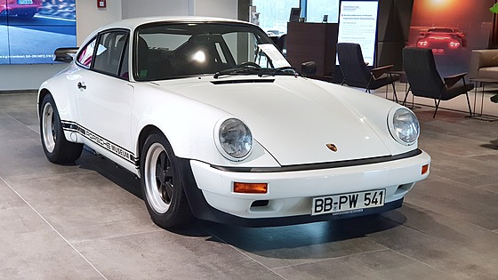 I tílitrový estiválcový boxer legendární 911 SC RS by mohlo brzy pohánt z elektiny vyrobené palivo.