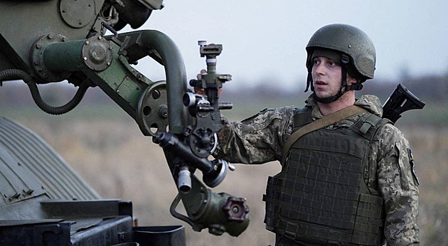 Rusové se zakopávají na jihu Ukrajiny, budují tři linie obrany