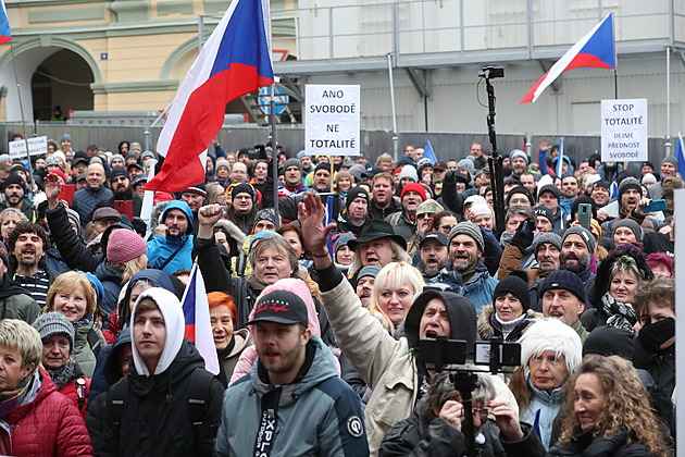 Fialova totalita? Pandemický zákon je jako hůl o dvou koncích