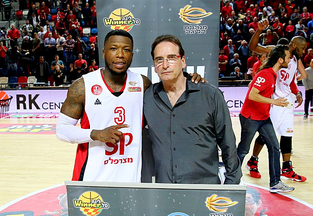 Miliardář a basketbalový fanatik z Izraele: Pro začátek z Brna udělám Nymburk