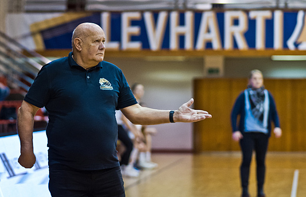 Konec po historické sezoně, kouč Rešetár opouští basketbalistky Chomutova