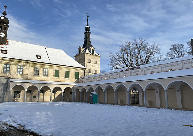 Rekonstrukce severního k�ídla zámku v Uher�icích vy�la na 130 milion� korun....