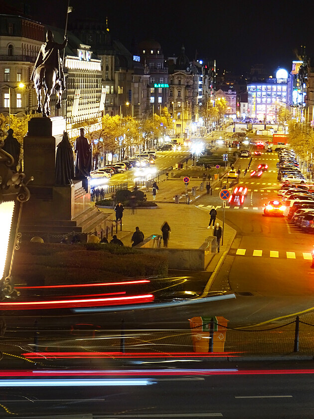 <p>Václavské náměstí žije i v noci.</p>