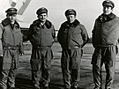 Piloti akrobatické skupiny létající na stíhakách MiG-19S, zleva kpt. Vladimír...