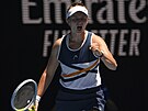 Barbora Krejíková se hecuje ve tetím kole Australian Open.
