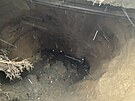 Ve Dvoákov ulici v Liberci se propadla zem, pod silnicí je hluboký kráter....