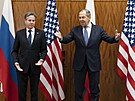 Ruský ministr zahranií Sergej Lavrov a americký ministr zahranií Antony...