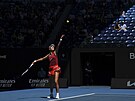 Bloruska Viktoria Azarenková servíruje ve tetím kole Australian Open.