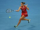 Amerianka Madison Keysová se natahuje po balonku v semifinále Australian Open.