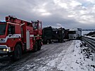 Hromadn� nehoda n�kolik des�tek aut na D5 u �ebr�ku (20. ledna 2022)