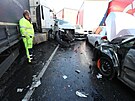 D�lnici D5 u �ebr�ku zablokovala hromadn� nehoda a� 40 aut. (20. ledna 2022)
