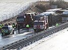 D�lnici D5 u �ebr�ku zablokovala hromadn� nehoda a� 40 aut. (20. ledna 2022)