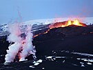 Sopená krajina u kráteru na ledovci Eyjafjallajökull, Island