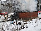 Sdruení Neratov pilo pi poáru o stodolu s dílnou (24. 1. 2022).