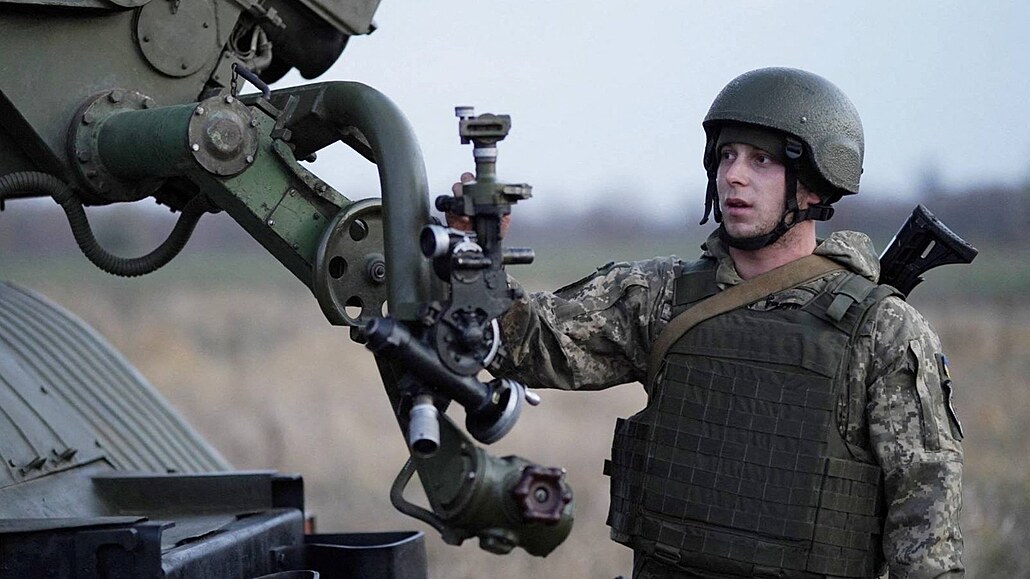 Raketomety BM-21 "Grad" na cvičení ukrajinské armády v Chersonské oblasti (19....