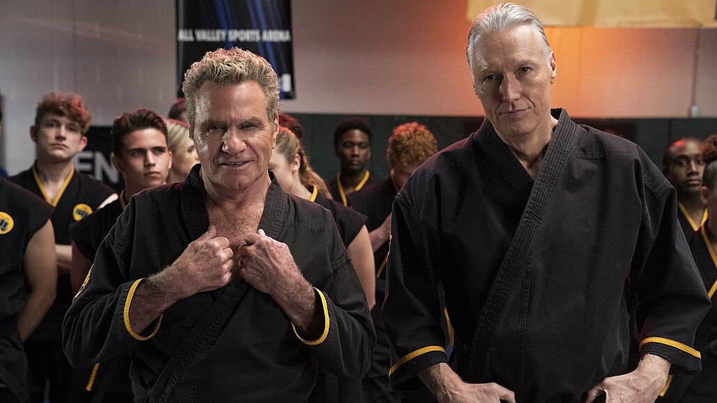 Senseiové Cobra Kai John Kreese a Terry Silver