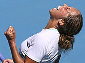 Američanka Madison Keysová slaví výhru v zápase Australian Open.