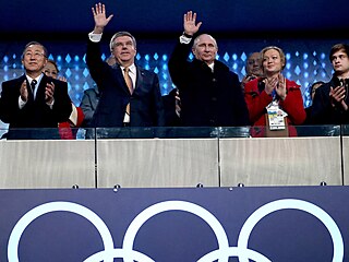 Ruský prezident Vladimir Putin a předseda Mezinárodního olympijského výboru...