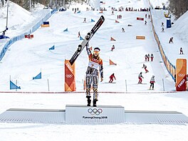 ZLATO. �eská snowboardistka Ester Ledecká zvít�zila v olympijském paralelním...