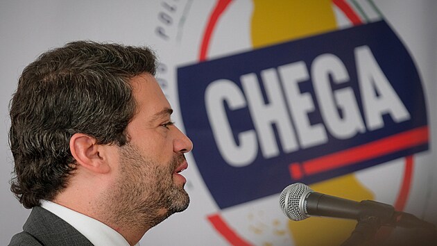 Lídr krajně pravicové strany Chega André Ventura při kampani před parlamentními volbami (21. lena 2022)