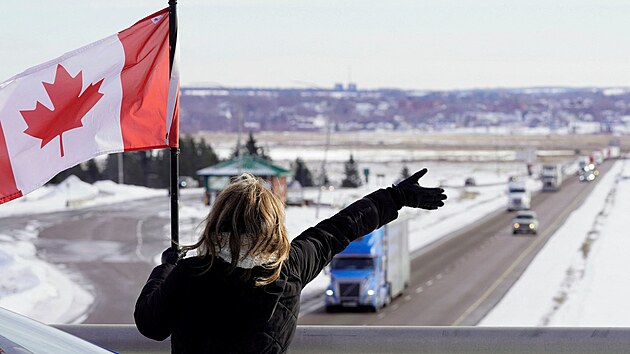 Řidiči kamionů protestují proti covidovým opatřením, která upravují mezistátní cestování. (23. ledna 2022)