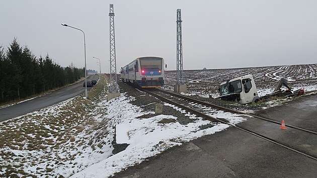 Na železničním přejezdu v Troubelicích na Olomoucku se srazil vlak ze Šumperku s nákladním autem.