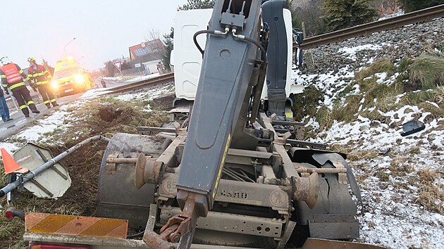 Na elezninm pejezdu v Troubelicch na Olomoucku se srazil vlak ze umperku s nkladnm autem.