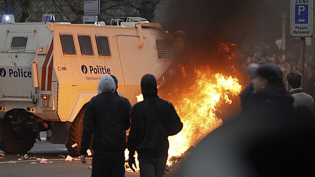V Bruselu se demonstranti střetli s policií, létal slzný plyn
