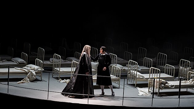 Joachim Goltz v tituln roli a Elisabeth Teige jako Senta v Bludnm Holananovi ve Sttn opee