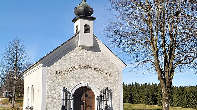 Pamtn kaple zvan Bucherser Gedenkkapelle vystavn vysdlenci z Buchersu (Poho) tsn za hranic v Rakousku