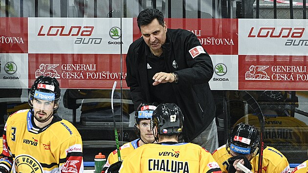 37. kolo hokejov extraligy HC Sparta Praha - HC Verva Litvnov. Trenr Litvnova Vladimr Rika