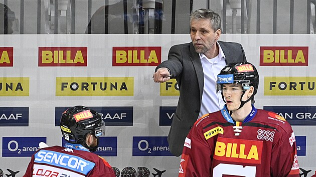 37. kolo hokejov extraligy HC Sparta Praha - HC Verva Litvnov. Trenr Sparty Josef Janda