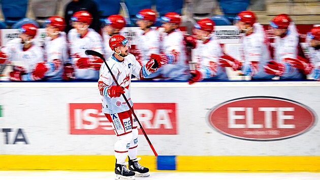 Hokejov extraliga, 52. kolo, Ryti Kladno - Oceli Tinec. Milo Roman z Tince slav gl se stdakou.