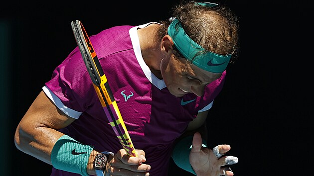 panl Rafael Nadal se vztek ve tvrtfinle Australian Open.